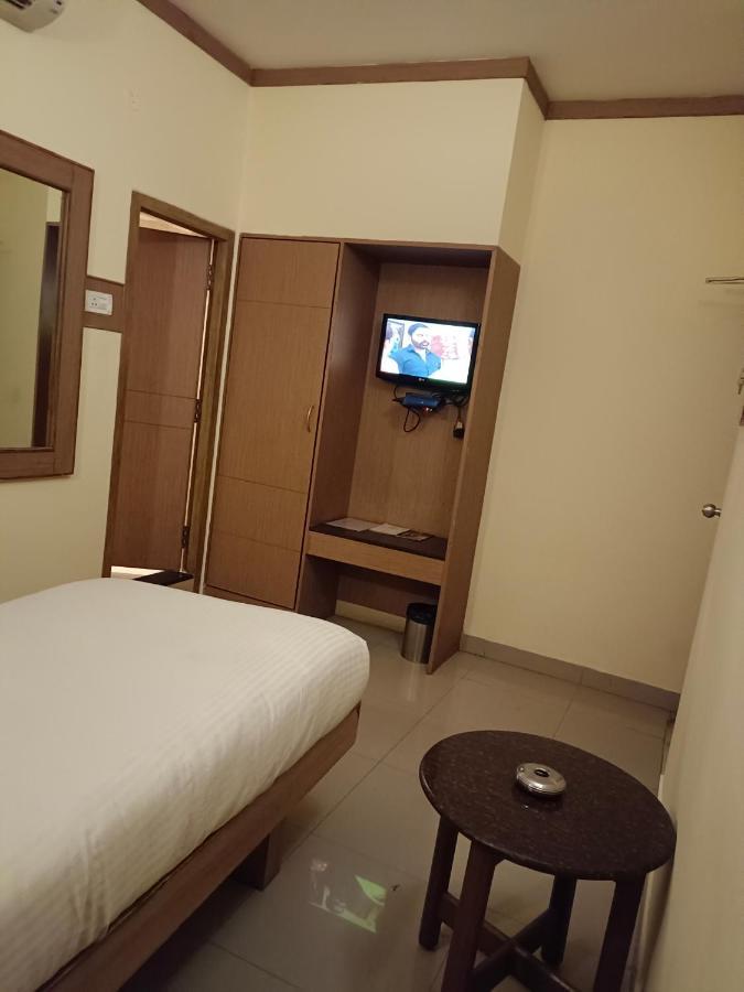 Hotel A P 코임바토르 외부 사진